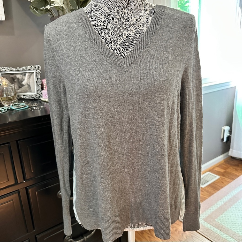 LOFT Outlet Gray Mixed Media V-Neck Sweater Size M – Striped Back Panel - Picture 2 of 16